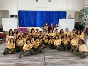 PERTEMUAN DENGAN ALUMNI (Junita Setiawati Herlambang, S.Farm, Dipl. CIDESCO, Dipl. CIBTAC, Pakar Kecantikan Spa)