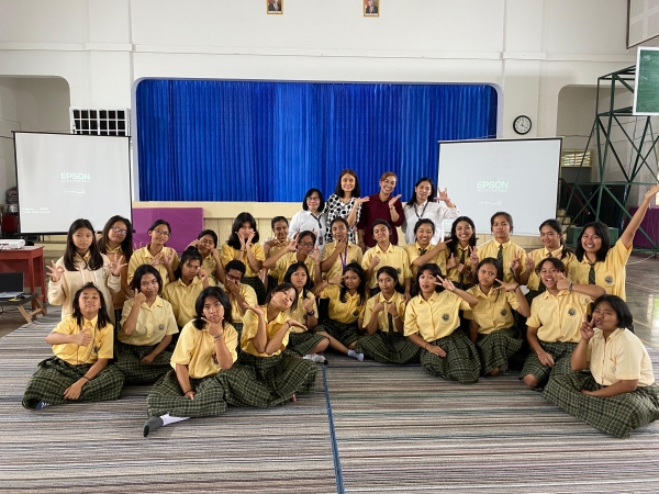 PERTEMUAN DENGAN ALUMNI (Junita Setiawati Herlambang, S.Farm, Dipl. CIDESCO, Dipl. CIBTAC, Pakar Kecantikan Spa)